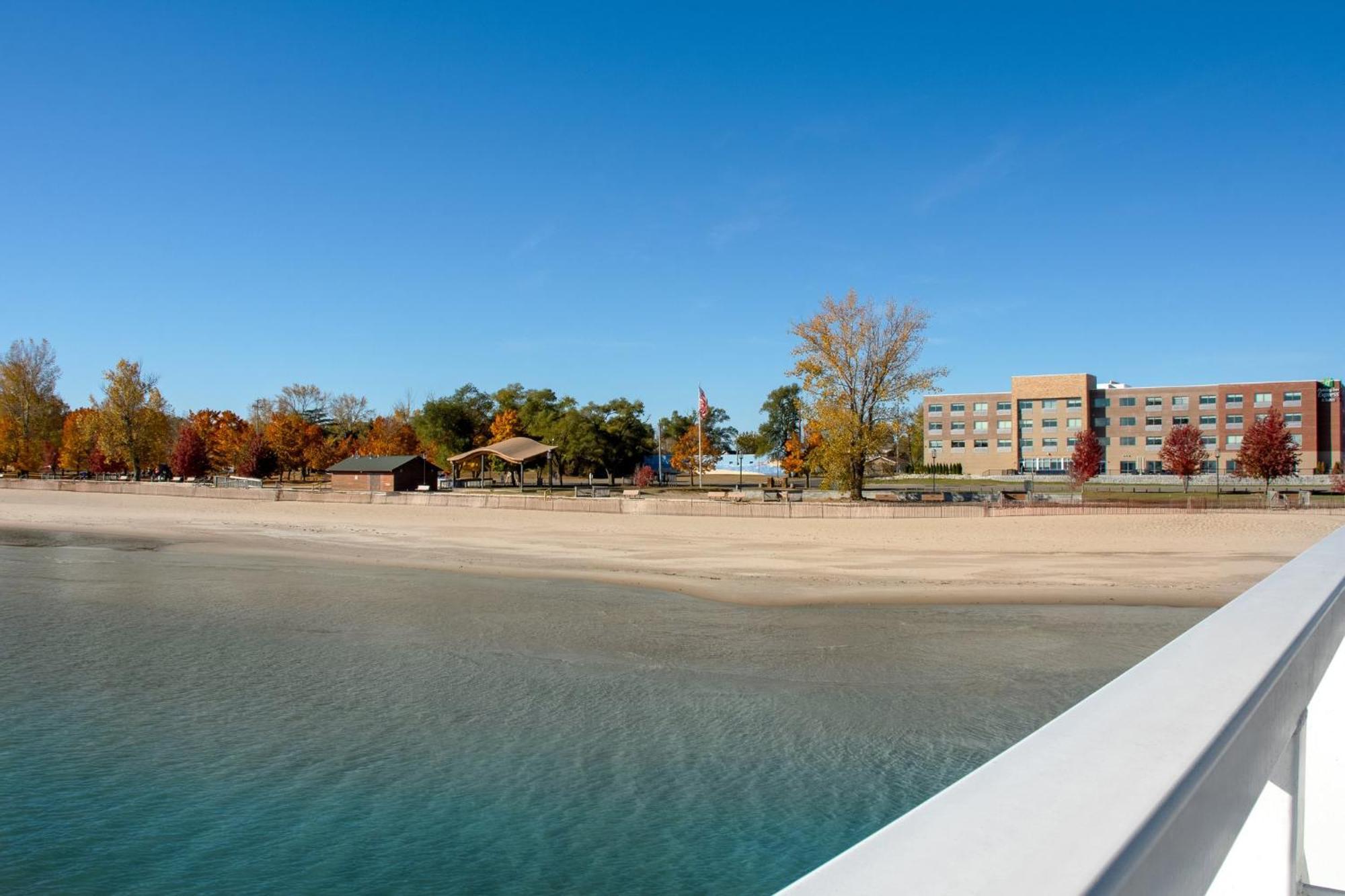 Holiday Inn Express & Suites Oscoda By Ihg エクステリア 写真